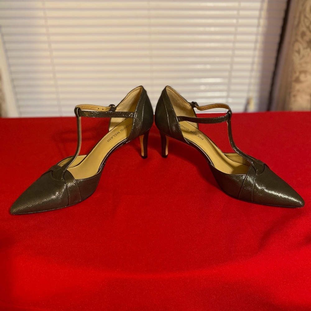 Heels - Picture 3 of 3